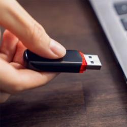 企業定製USB手指采購指南，平衡安全、效率與預算的禮品新策略